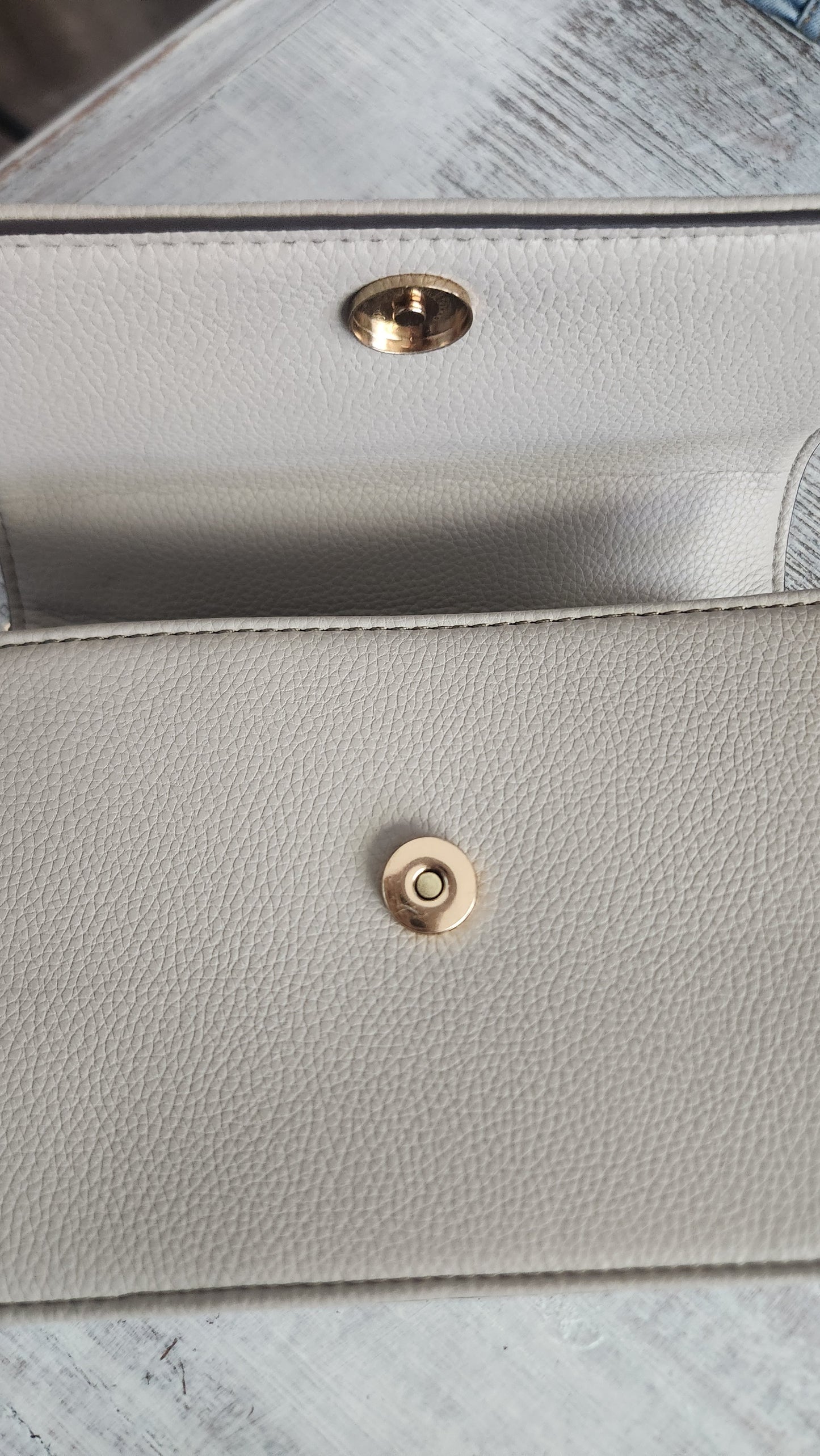 Chic On The Go Purse-Grey