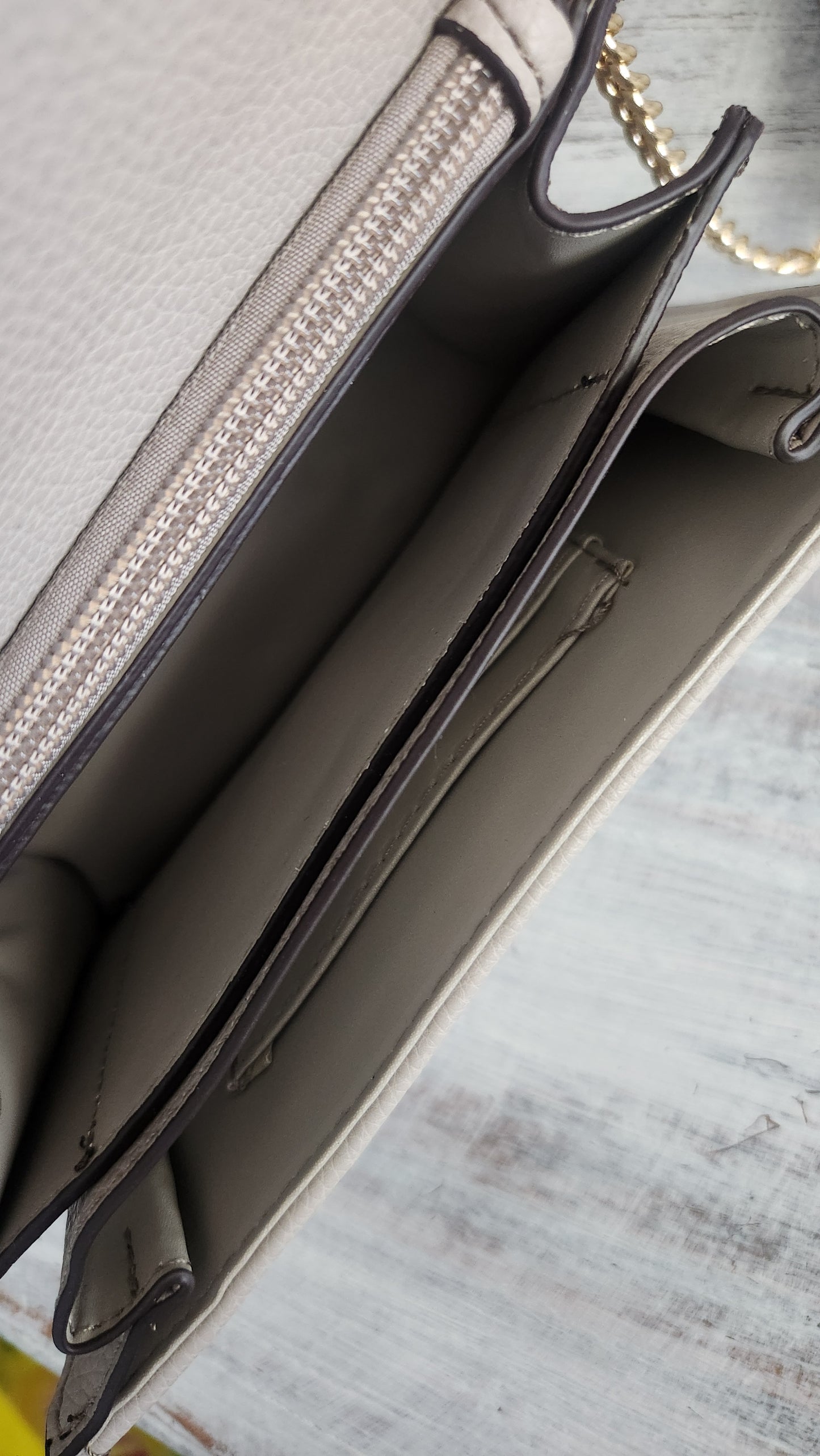 Chic On The Go Purse-Grey