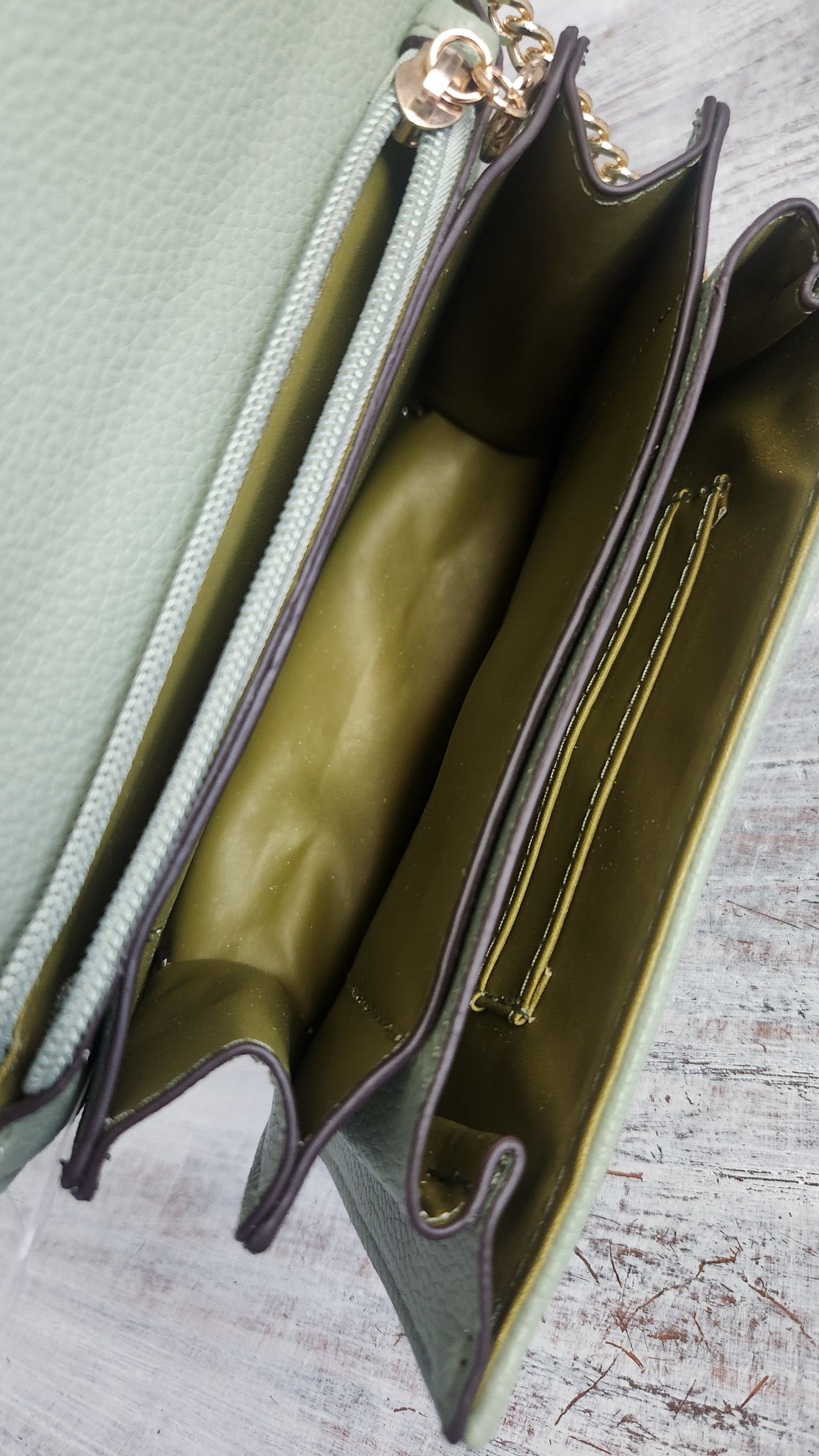 Chic On The Go Purse-Green