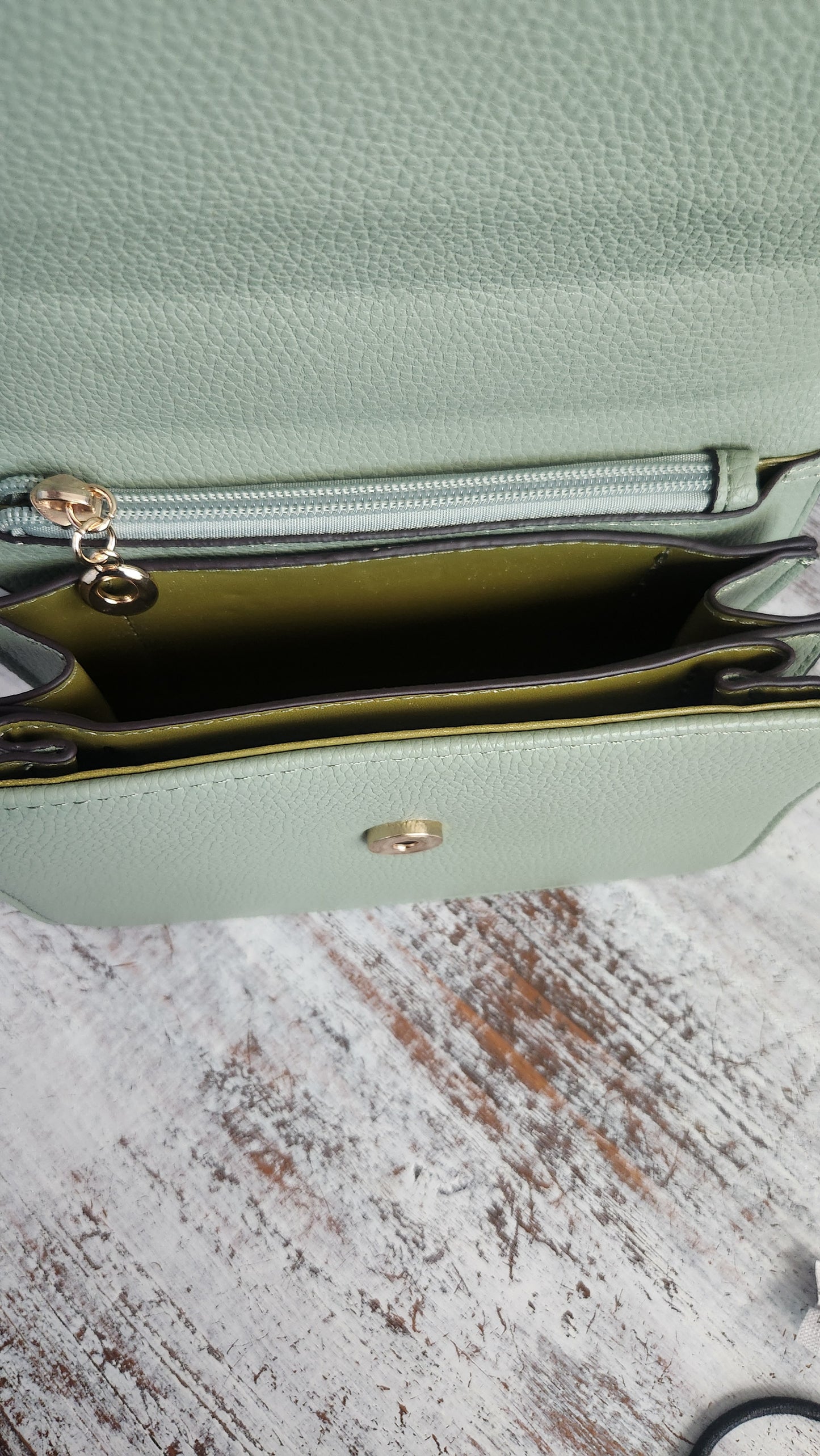 Chic On The Go Purse-Green